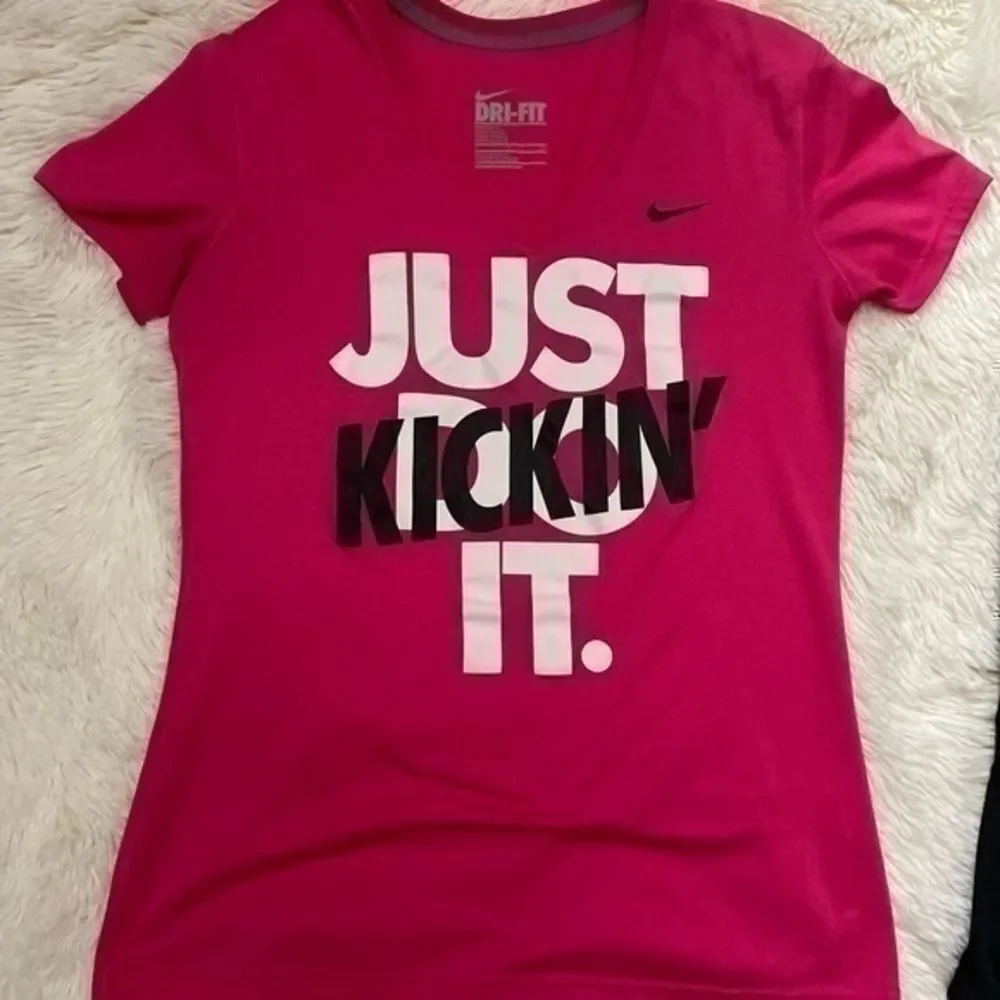 2 pc Nike workout lot. 1 pair Medium black leggings & 1 size small dry fit tee